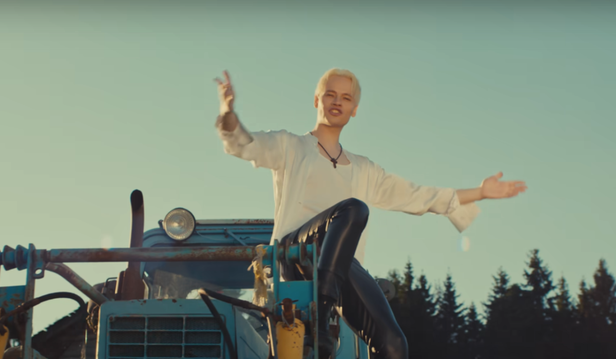     SHAMAN в новом клипе. Источник: vk.com/video Автор фото: Скриншот видео