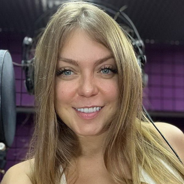     Сегодня 40 лет певице Акуле