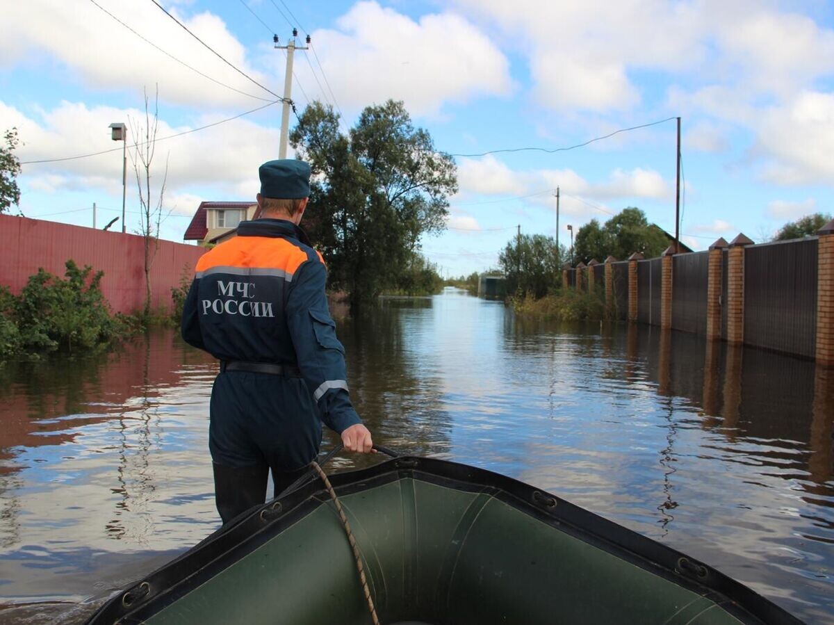    Сотрудники МЧС РФ во время дежурства на подтопленных территориях Хабаровского края© Фото : МЧС РФ