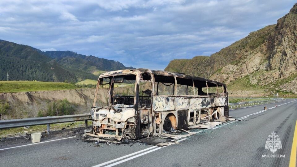    Пожар в автобусе. Источник: пресс-служба МЧС по Республике Алтай