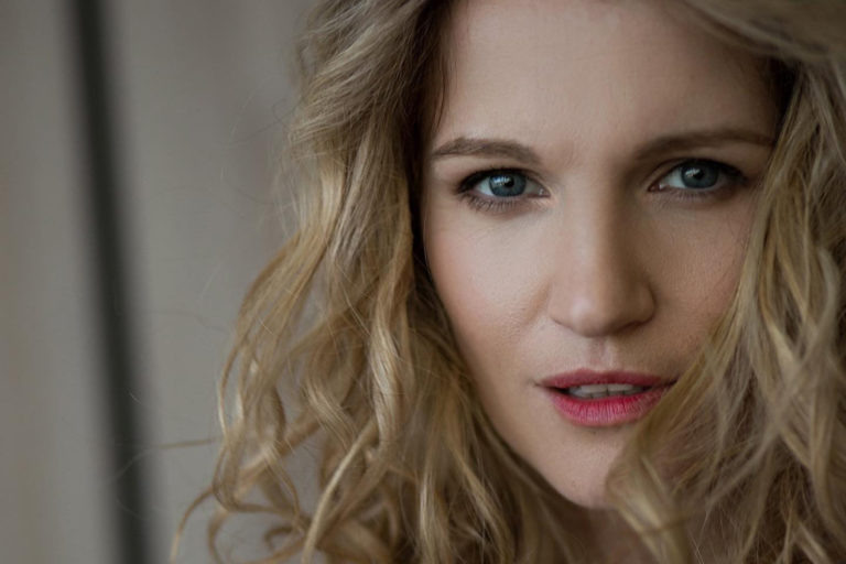    Фото: @malahovajenya Анастасия Манцова