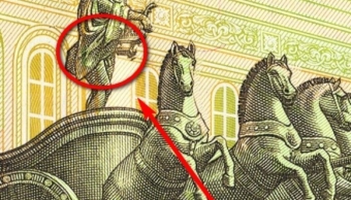 И ведь увидел! Очень старался?