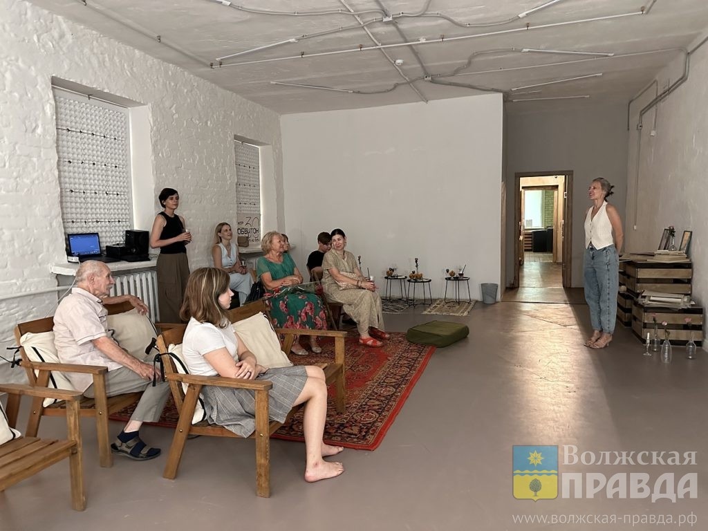     В Волжском представили книгу поистине «народного» учителя — Евгения Исакова
