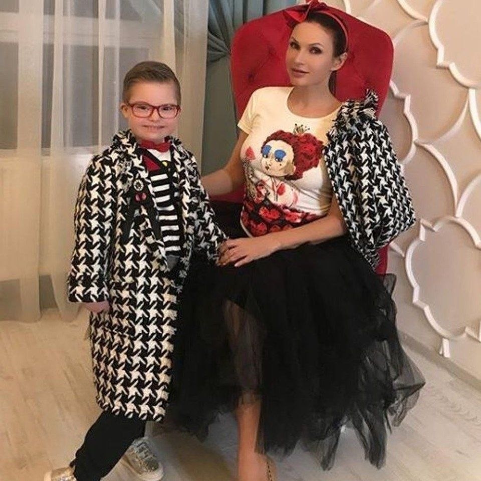 Эвелина Бледанс со своим сыном Семой. Фото из сетей интернета