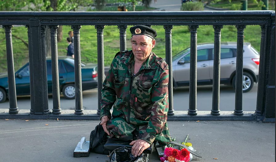 Фото калек. Попрошайки в военной форме.