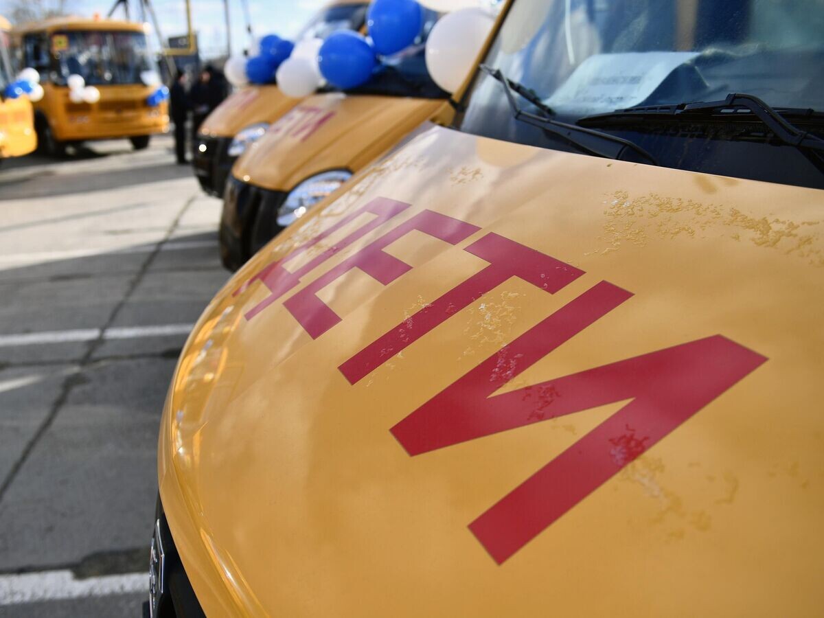   Передача школьных автобусов правительством Екатеринбурга муниципалитетам Свердловской области© РИА Новости / Павел Лисицын