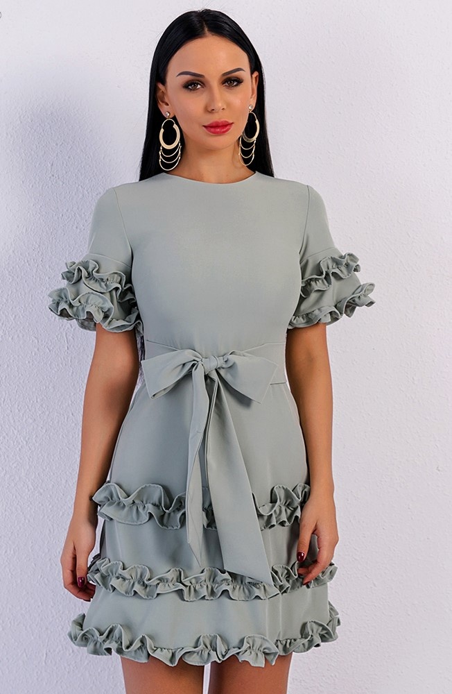 Платье с отделкой в виде рюшей