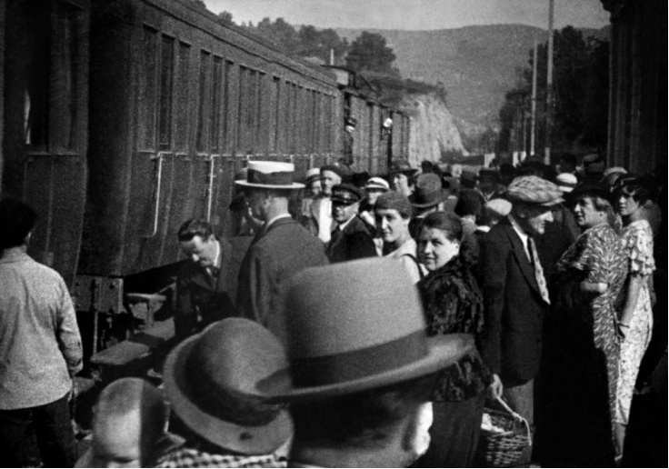 Кадр из «Прибытие поезда на вокзал города Ла-Сьота», www.film.ru