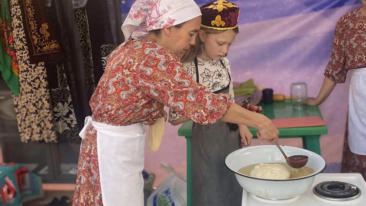     Источник: Гастрономический фестиваль «Сибирский баурсак»