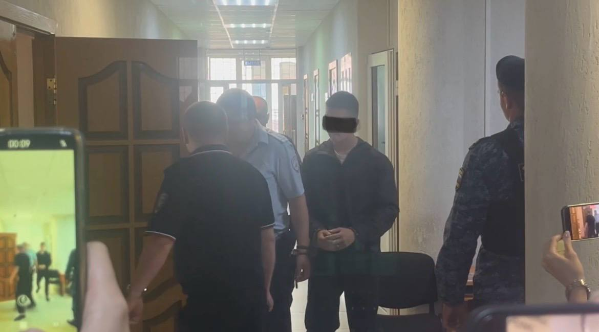 Сегодня в Самаре состоялось судебное заседание по избранию меры пресечения "незаменим специалистам", которые проломили палкой голову депутату Государственной думы Михаилу Матвееву.-5