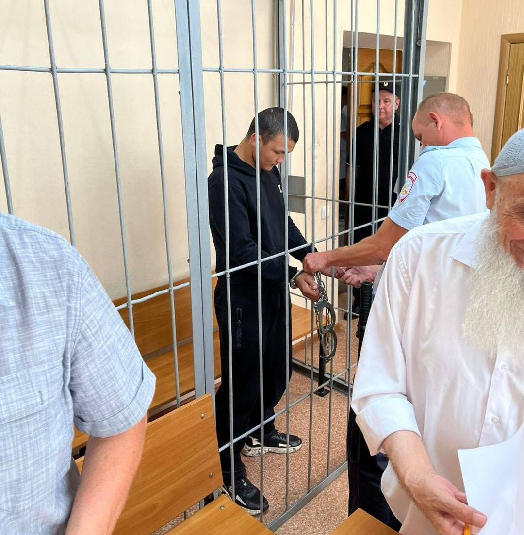 Сегодня в Самаре состоялось судебное заседание по избранию меры пресечения "незаменим специалистам", которые проломили палкой голову депутату Государственной думы Михаилу Матвееву.-7