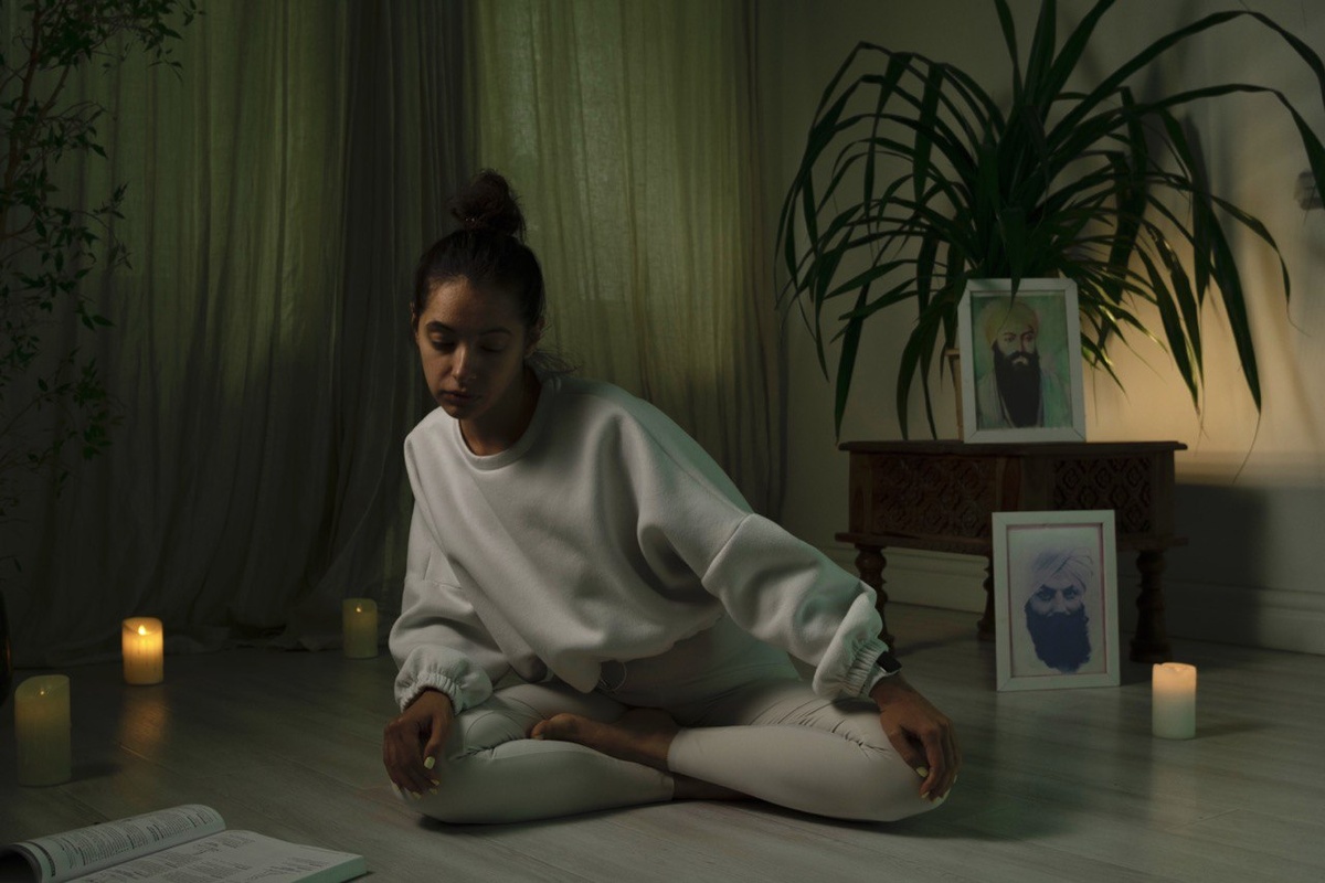 Динамическая поза "Суфийский круг" применяется в Кундалини йоге для снятия стресса, улучшения работы органов пищеварения, укрепления мышц-стабилизаторов. При вращении тела происходит естественный массаж внутренних органов, который оказывает целительное влияние. Упражнение направлено на балансировку крестцового отдела позвоночника и таза.