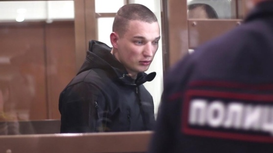    В Москве задержали ранее осужденного за резонансное ДТП блогера Эдварда Била из-за езды на самокате в форме сотрудников ГАИ Анастасия Романова