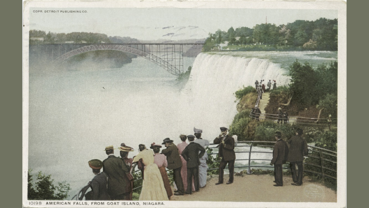 Открытка 1898 года с новыми смотровыми площадками на Козьем острове, спроектированными Фредериком Олмстедом и Калвертом Воксом. Источник: ru.wikipedia.org