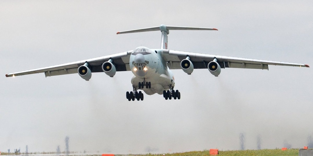 "Мы его не обгоним? Вон он идет!" Столкновение двух Ил-76 в Крыму