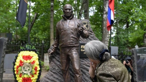    Памятник на могиле Пригожина осквернили Анастасия Романова