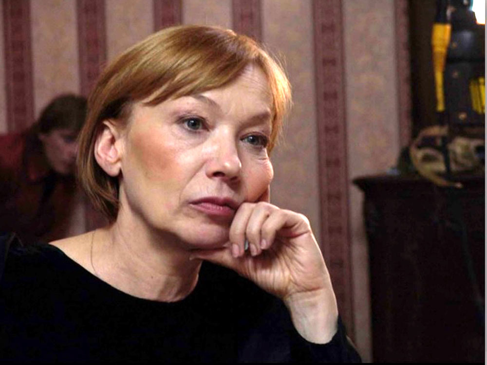 Елена Коренева в фильме "Мёртвый, живой, опасный" (2006), kino-teatr.ru