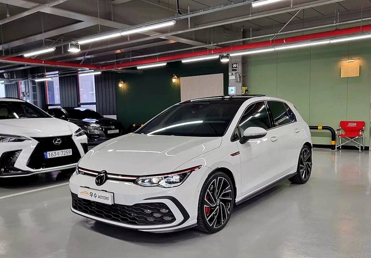 Volkswagen Golf 8 поколения. Источник фото - auto.ru