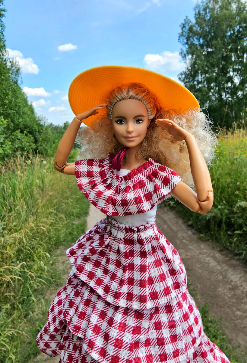 Эту шляпу этим летом у меня носят все подряд))