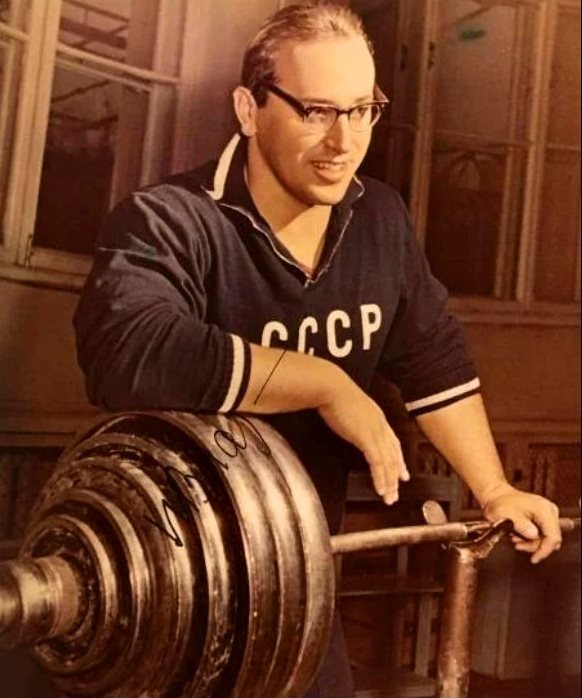 Юрий Власов. фото из открытых источников