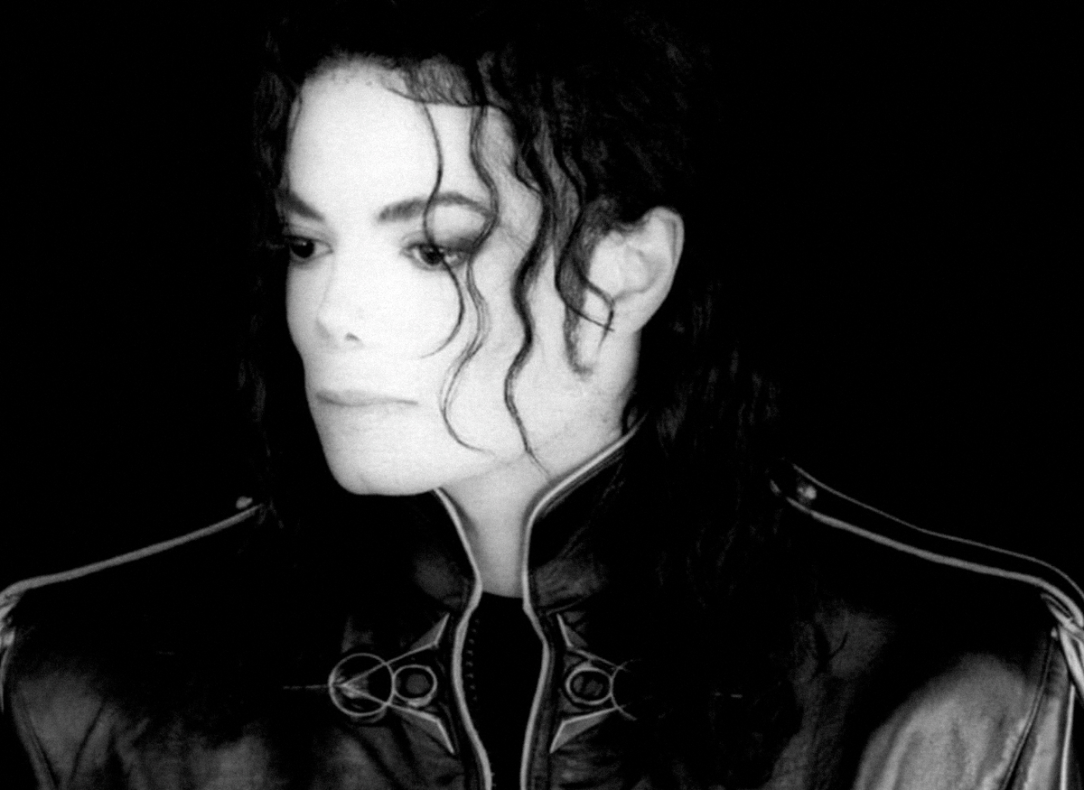 Фото с обложки альбома «Who Is It» (1992)