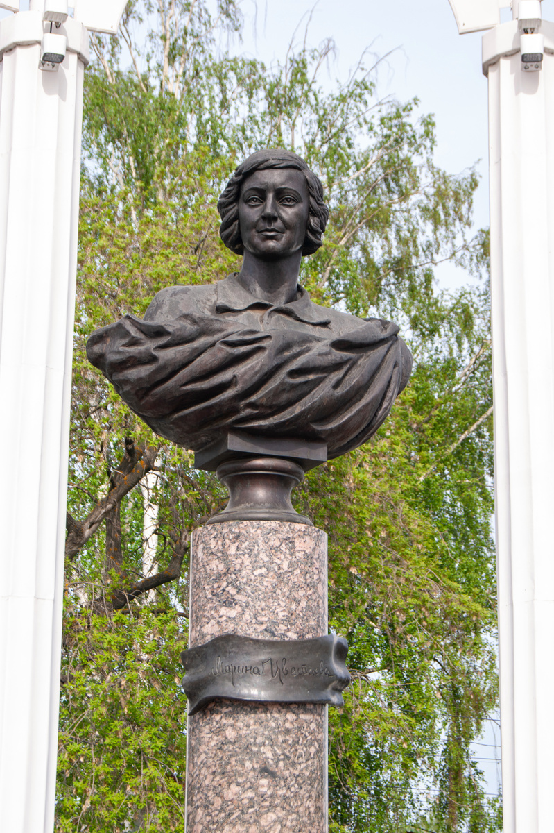 Елабуга. Бюст М.И. Цветаевой.