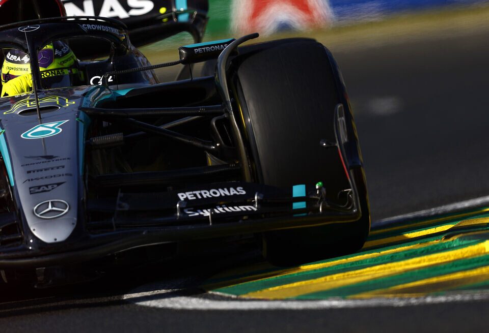    Льюис Хэмилтон: Машине Mercedes не хватает скорости в жаркую погодуLAT Images / Mercedes