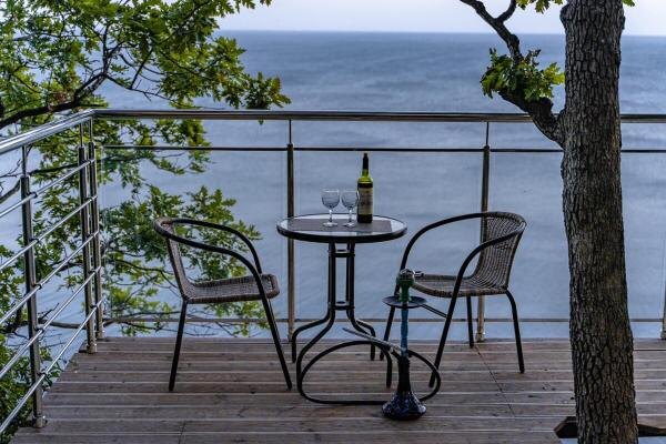 Уличная зона при отеле