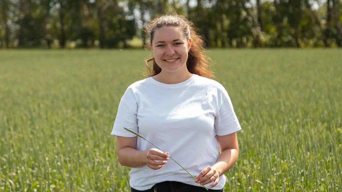 Фото:пресс-служба Алтайского ГАУ Аспирант Александра Арыкова стала победителем конкурса с проектом Разработка способа защиты растений от сорной растительности с применением биологических средств