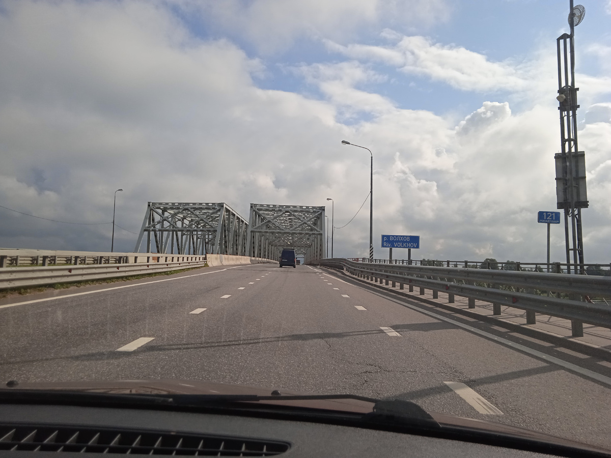 Съезжаем с моста направо