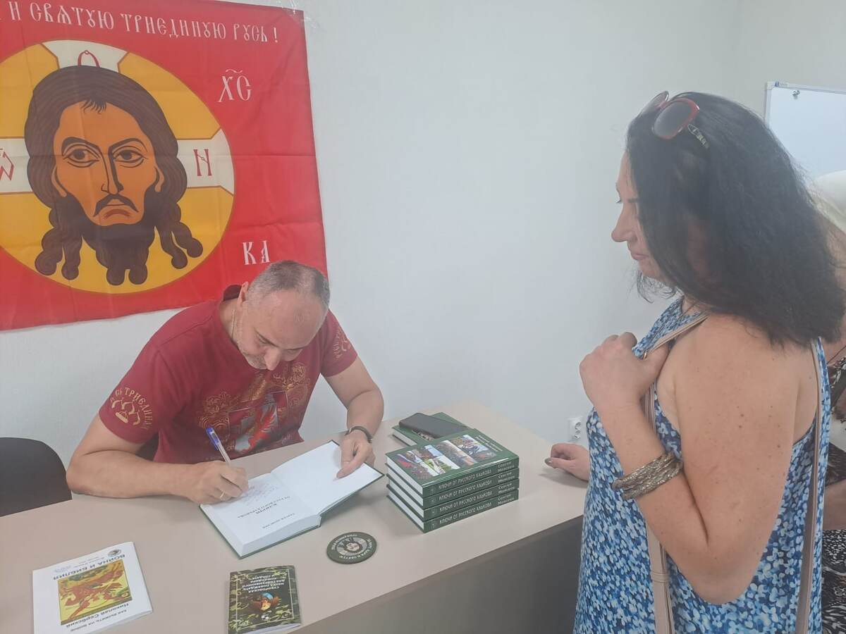 Вернувшись в Донецк, мы отправились на еще одну презентацию моей новой книги «Ключи от русского Харькова» в Союз писателей ДНР.-4