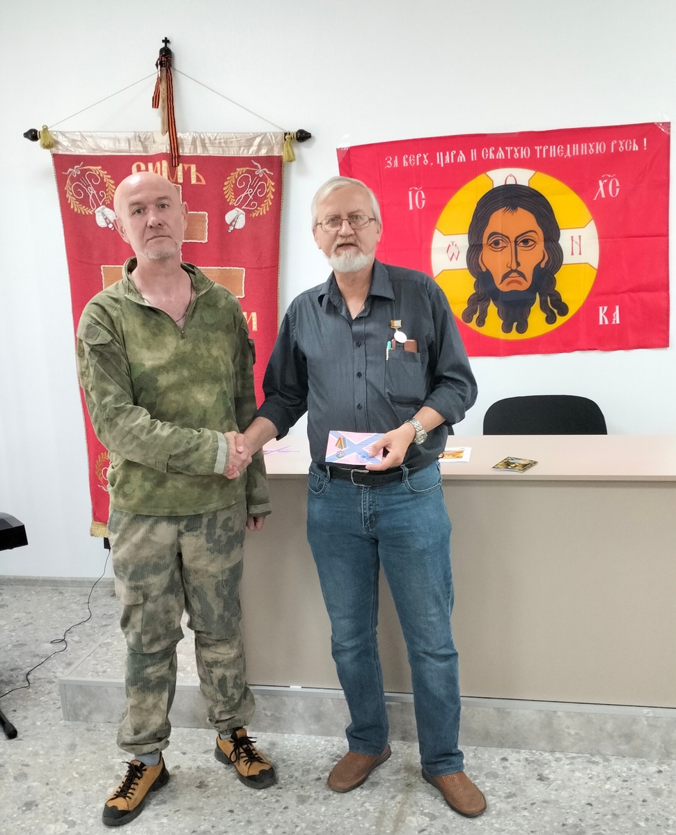 Награждение от фонда «Командарм» заместителя председателя Союза писателей ДНР Владислав Русанова