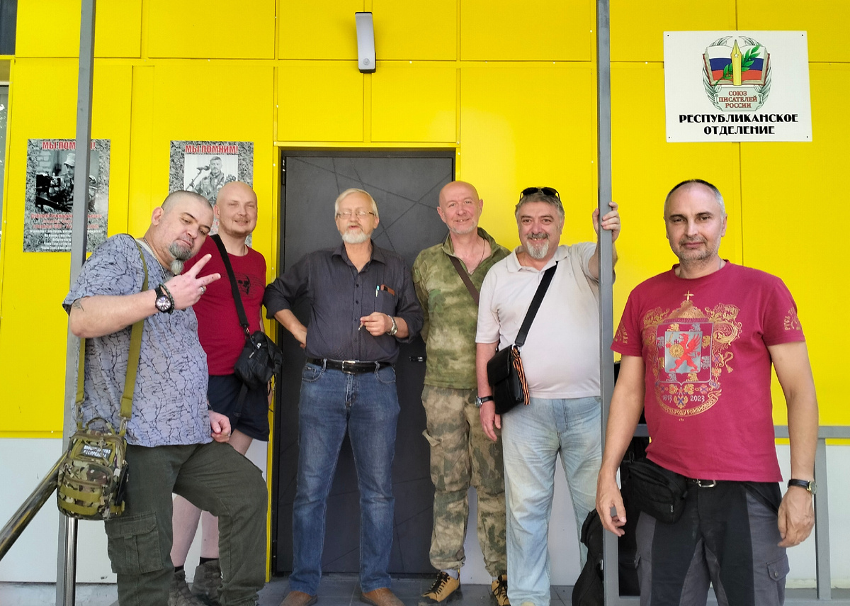 Вернувшись в Донецк, мы отправились на еще одну презентацию моей новой книги «Ключи от русского Харькова» в Союз писателей ДНР.-6