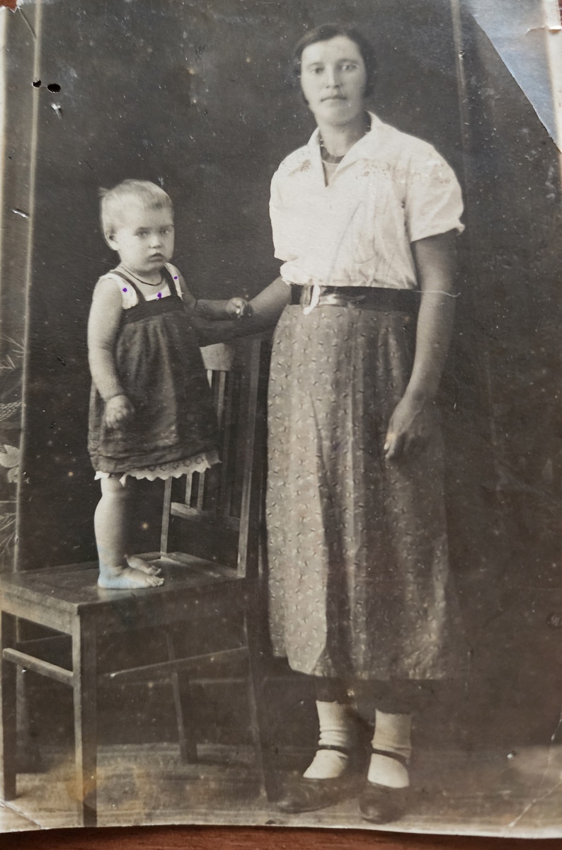 Мама с бабушкой- где-то 1939 год