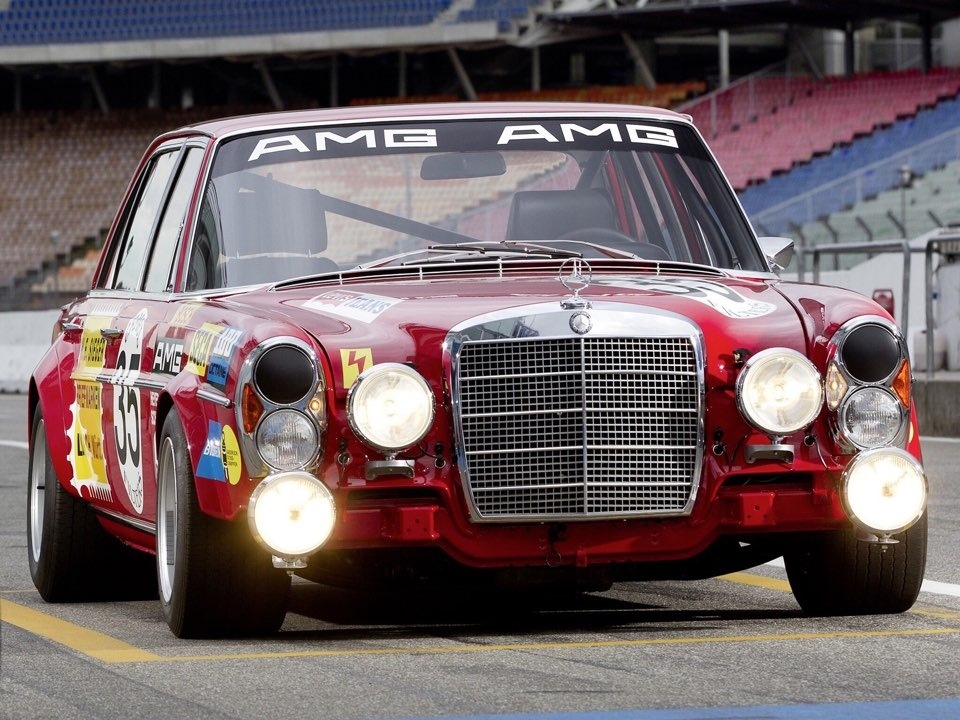 *Первый автомобиль AMG