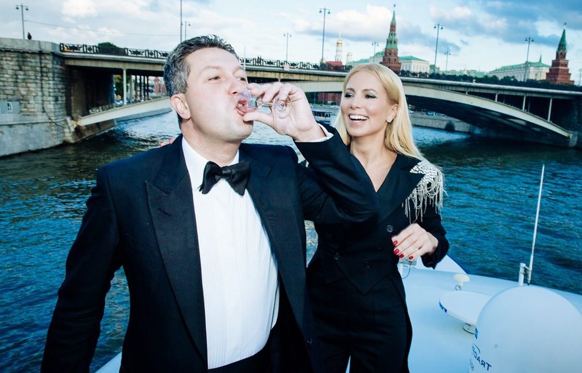 В апреле 2024 года в СМИ появилась информация, что Иванова якобы подозревают в государственной измене.