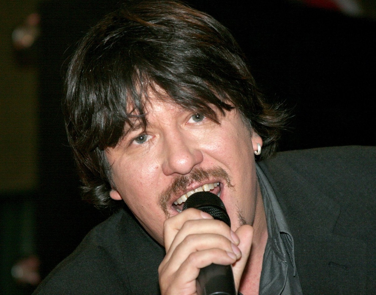    Актер Антон Деров