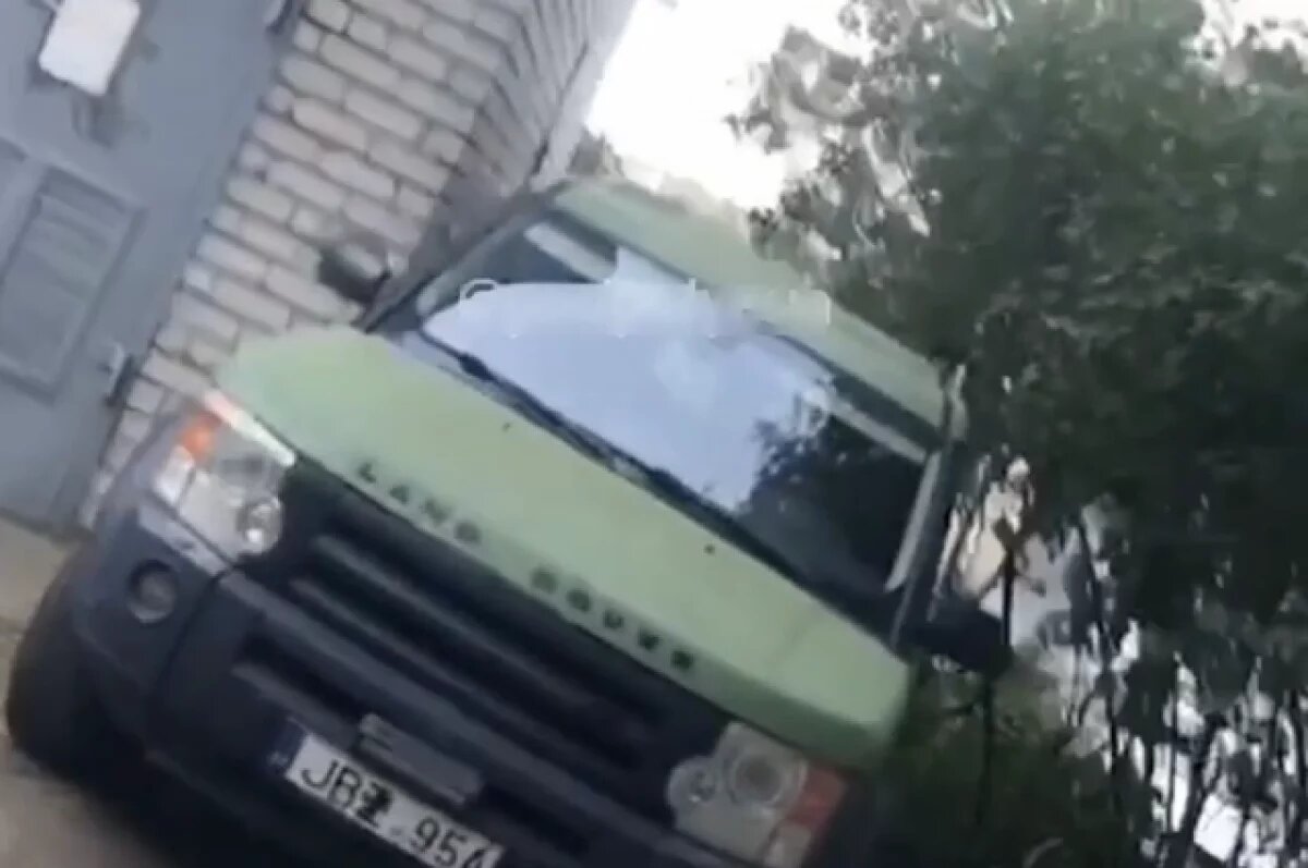    Выходят из подполья.