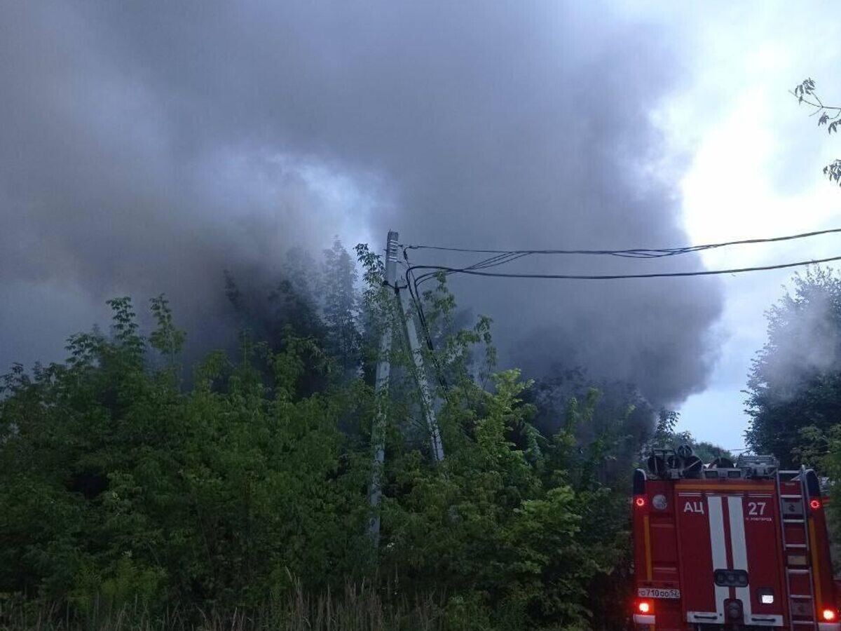    Место пожара на мебельном производстве в Нижнем Новгороде© Фото : МЧС России/Telegram