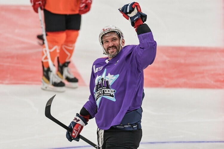    В Москве прошел выставочный матч звезд КХЛ против звезд НХЛ.   
Фото: «БИЗНЕС Online»