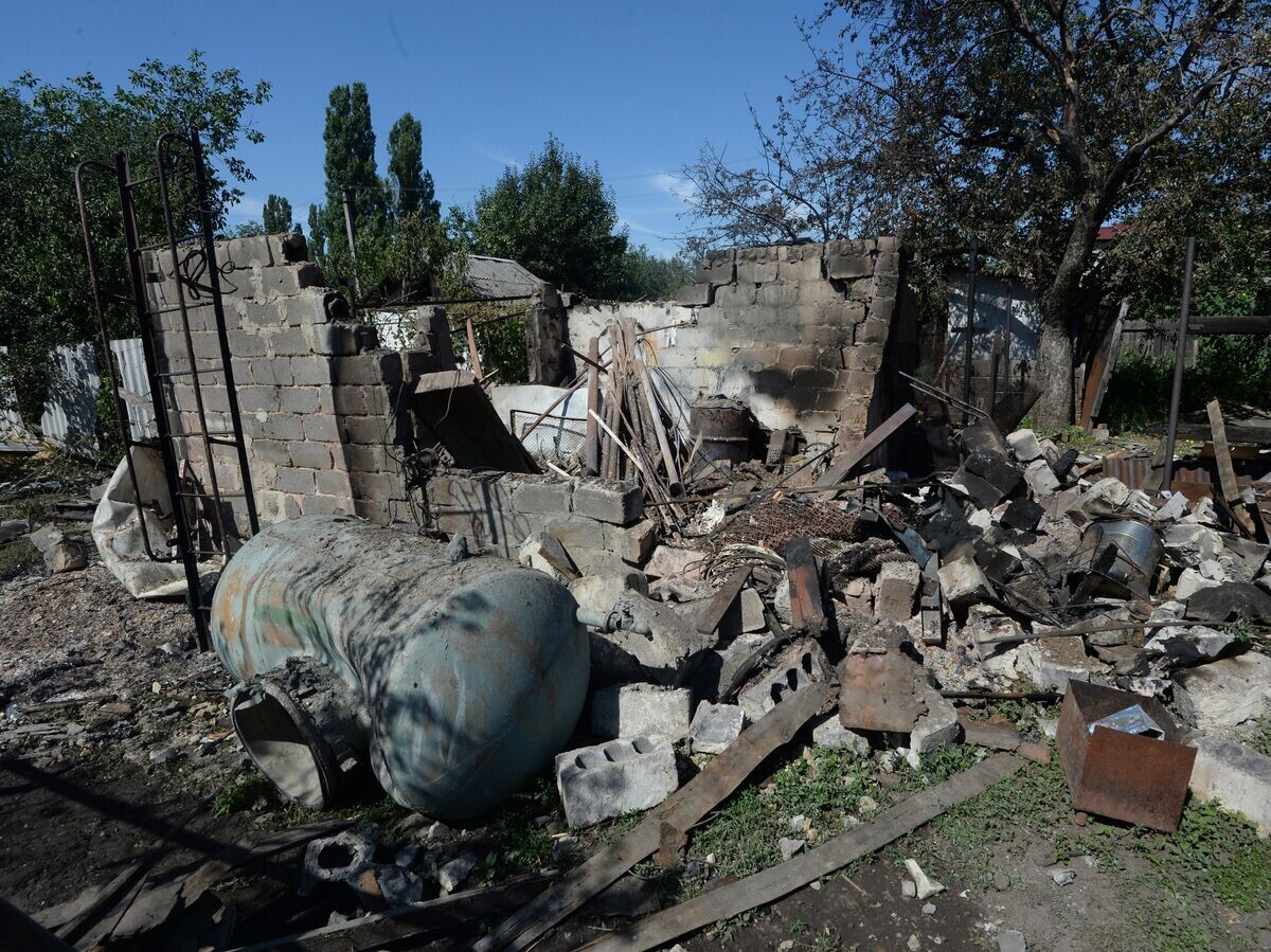    Поселок Красногоровка под Донецком после артиллерийского обстрела украинскими силовиками, 2014© РИА Новости / Михаил Воскресенский