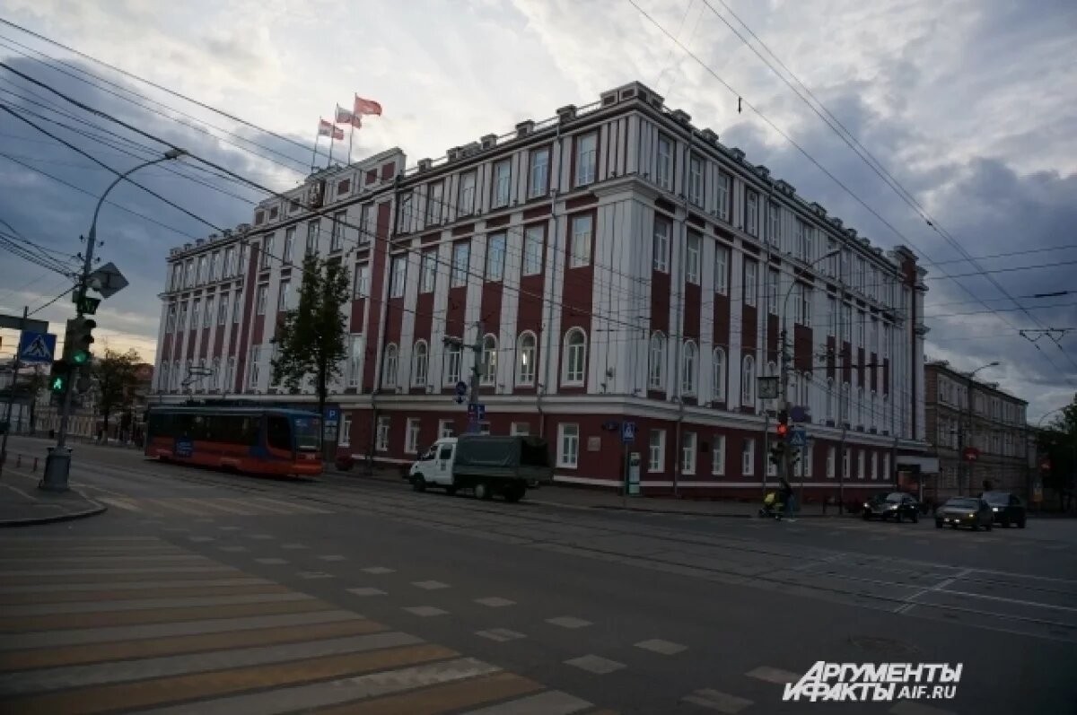    Мужчина ломился в здание городской мэрии.