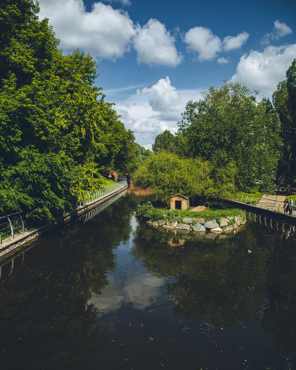 Река в центральном парке