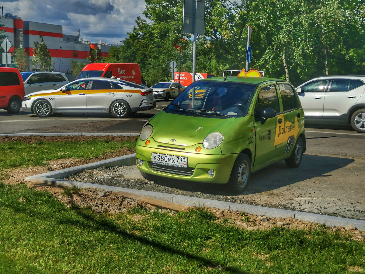 Автомобиль Daewoo Matiz. Пятницкое шоссе.