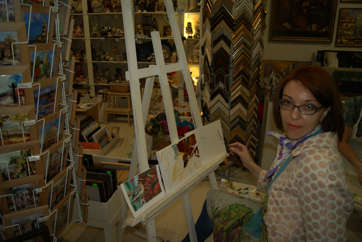 В художественной галерее Анапы, принимаю участие в мастер-классе "Живопись мастихином: птичка"