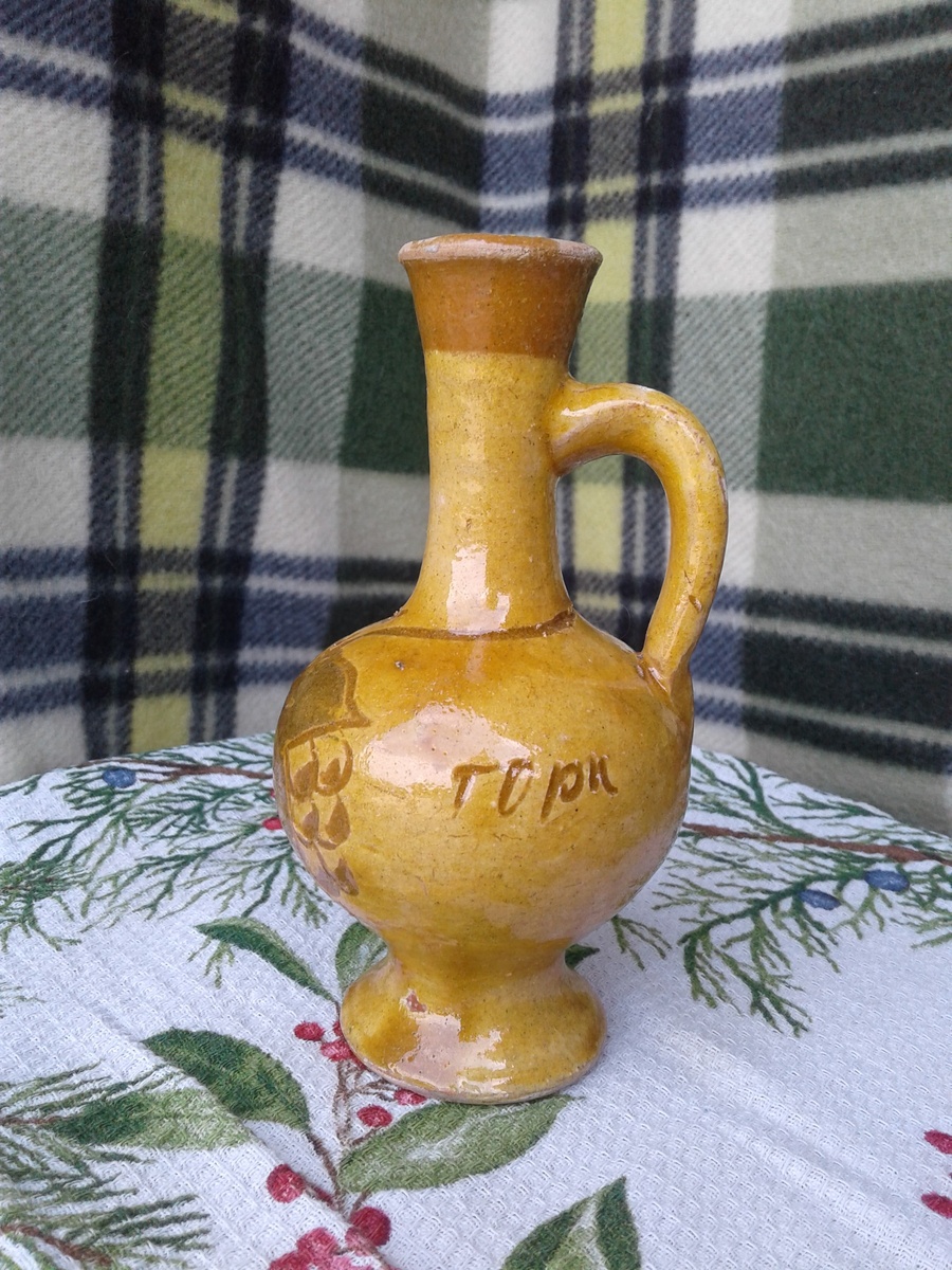 На нём так и написано - Гори.