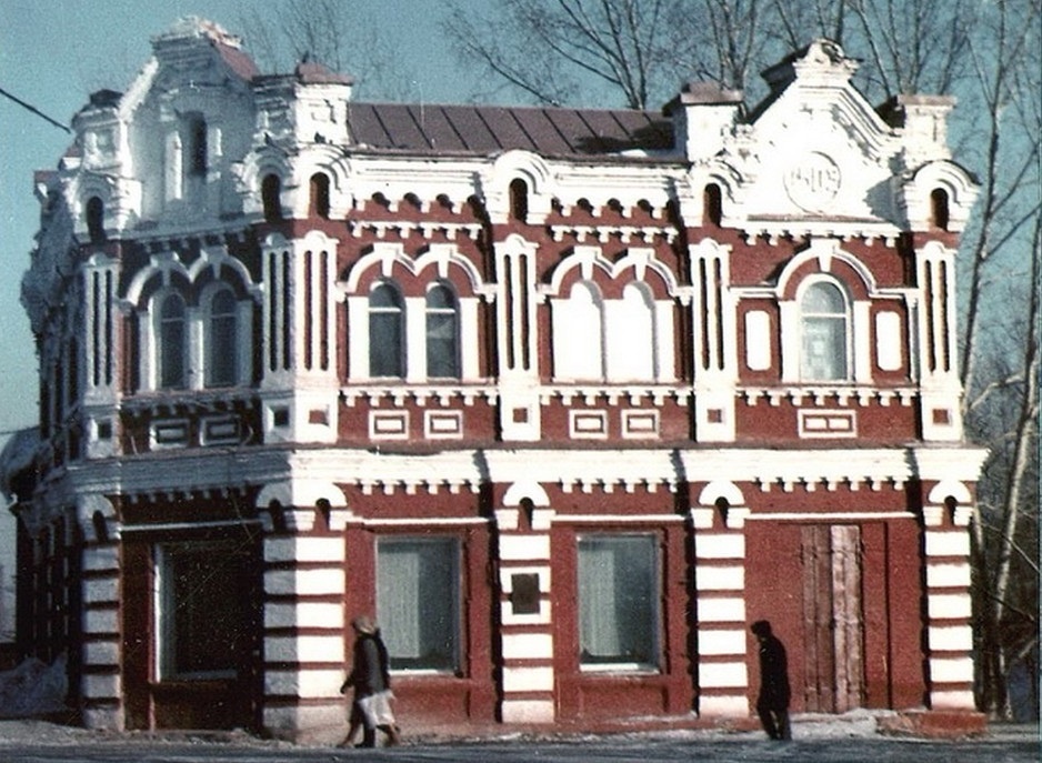 Дом купца Нарцисса Павловича Ермолаева до реконструкции. 90-е годы.