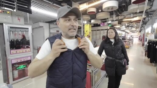 Подземные магазины Хуньчуня - почему мало покупателей? Снова социальный магазин одежды