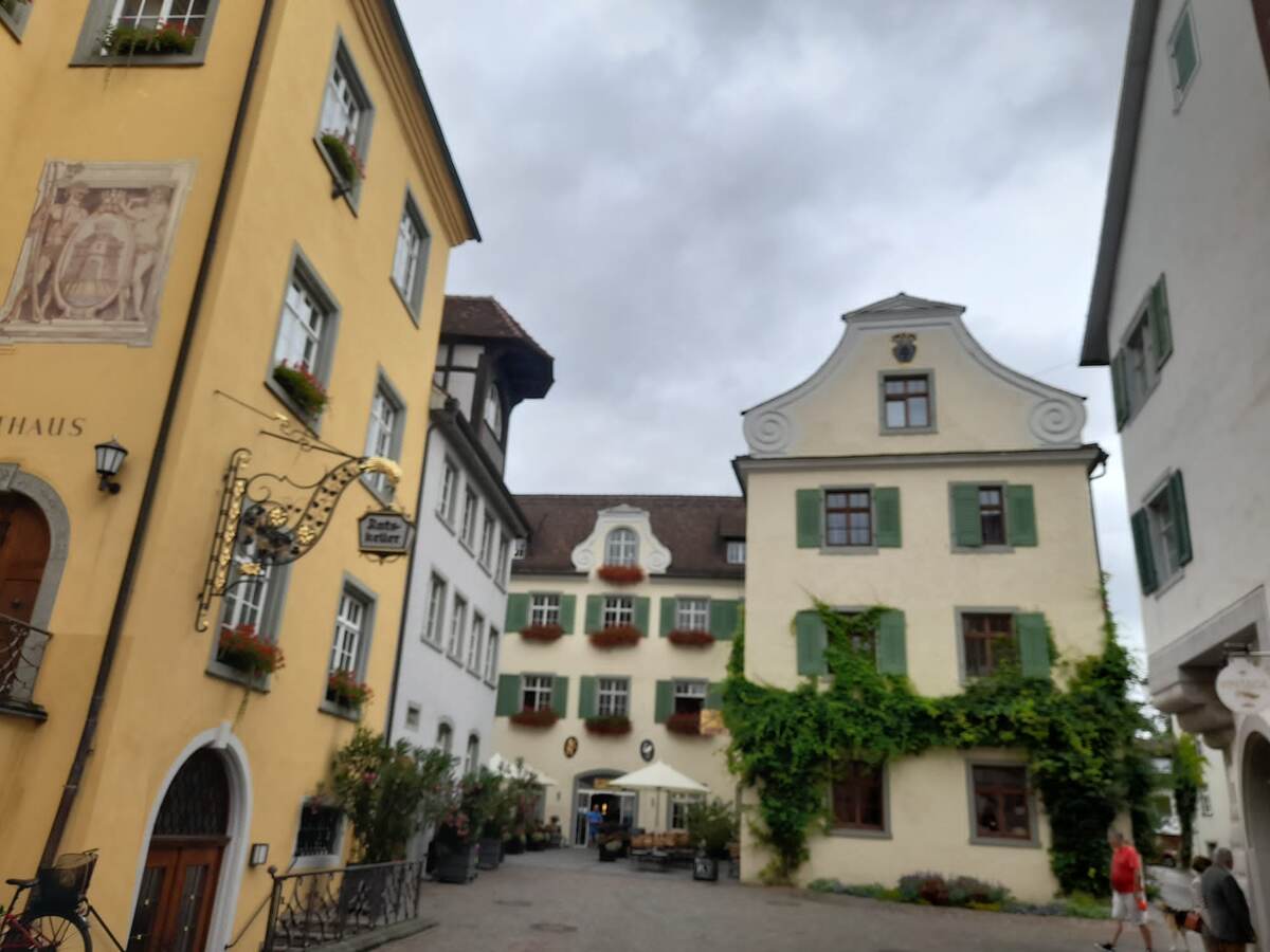 Жёлтое здание  - Ратуша