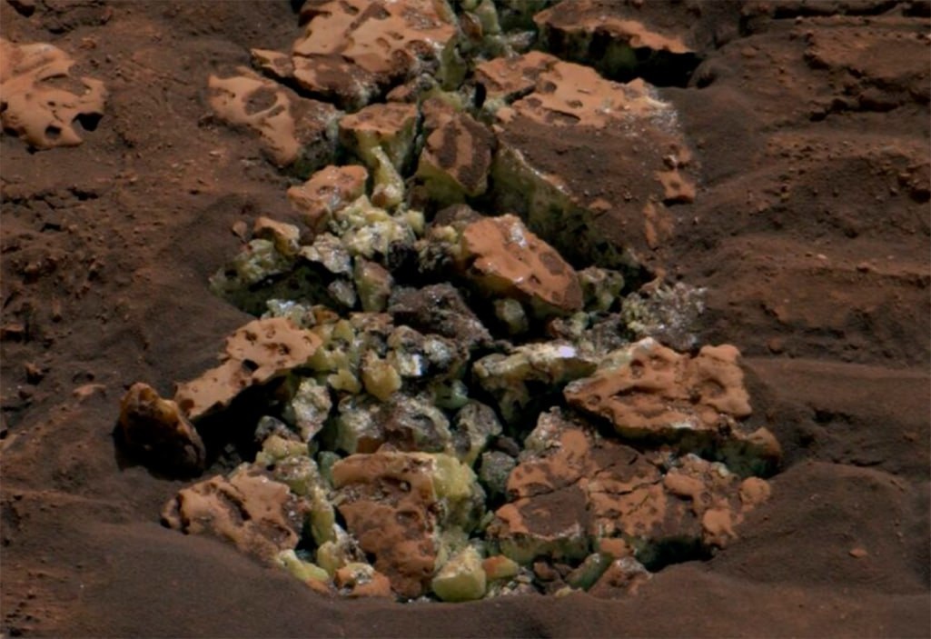 Кристаллы серы на поверхности Марса. NASA